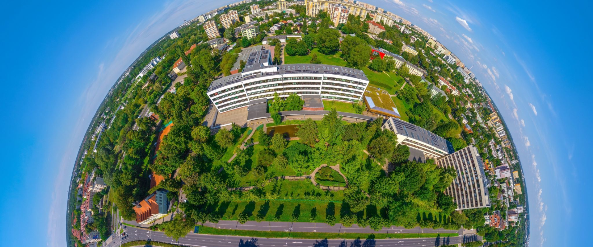 zdjęcie zielonego kampusu UPP wykonane z drona