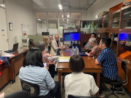 Robocze spotkanie przedstawicieli Wydziału Inżynierii Środowiska i Inżynierii Mechanicznej UPP – prof. UPP dr hab. inż. Tomasza Dysarza oraz dr hab. inż. Joanny Wicher-Dysarz – z władzami i pracownikami Wydziału Inżynierii Lądowej i Planowania PCU w Surabaya (Indonezja), lipiec 2025.