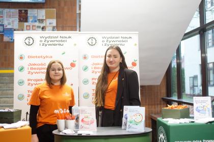 studentki podczas dnia otwartego