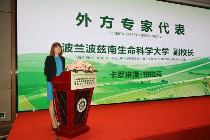 Karolina Pawlak podczas przemówienia