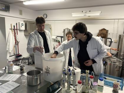 Grupa osób podczas kursu