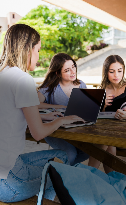 grupa osób ucząca się