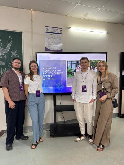 Uczestnicy wyjazdu do Uniwersytetu w Chenaii