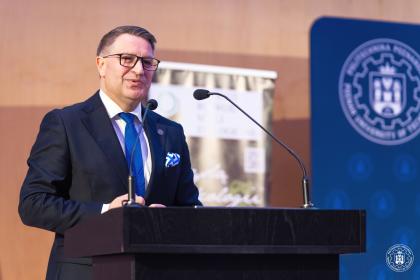 Rektor PP Teofil Jesionowski podczas przemówienia