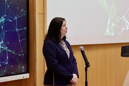 kobieta podczas przemówienia