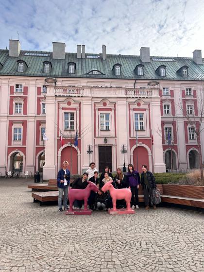 Studenci zwiedzający Poznań