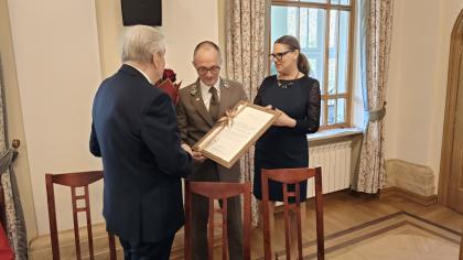 wręczenie podziękowania podczas seminarium