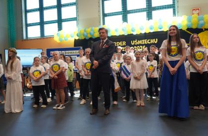 Grupa osób na sali ginastycznej