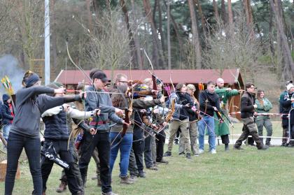 Uczestnicy XI Turnieju Łuczniczego o Puchar Dziekana WLTD UPP 