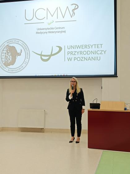 Kobieta podczas prezentacji