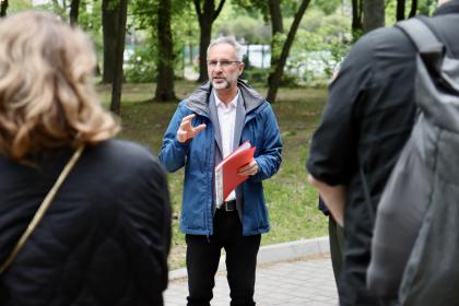 Uczestnicy wydarzenia Noc Muzeów na UPP podczas spaceru