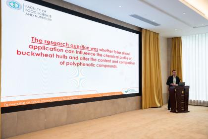 uczestnicy sympozjum 