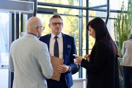 Grupa osób podczas spotkania